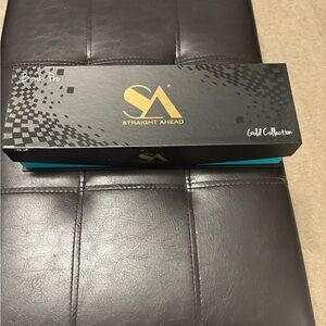 Straight ahead, gold edition straightener
